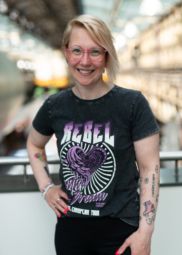 vrouw met tattoages